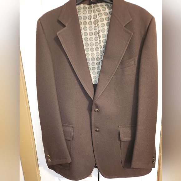 Vintage 70s brown men's Blazer with beautiful lining &cool buttons.